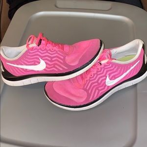 Womens Nike Running Shoe 4.0